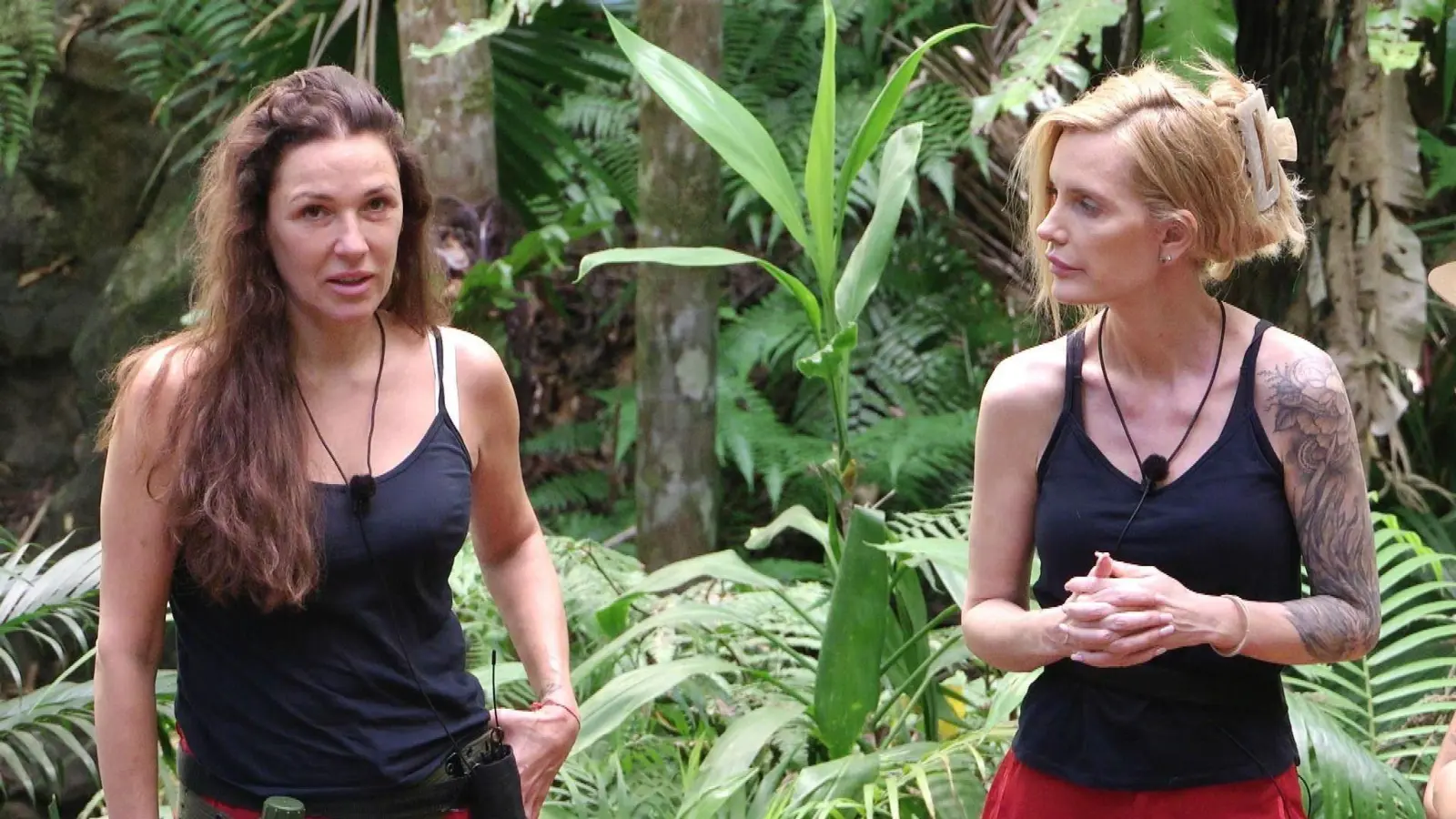 Die Dschungelfreundinnen Simone Ballack und Mirja du Mont werden getrennt.  (Foto: RTL/dpa)