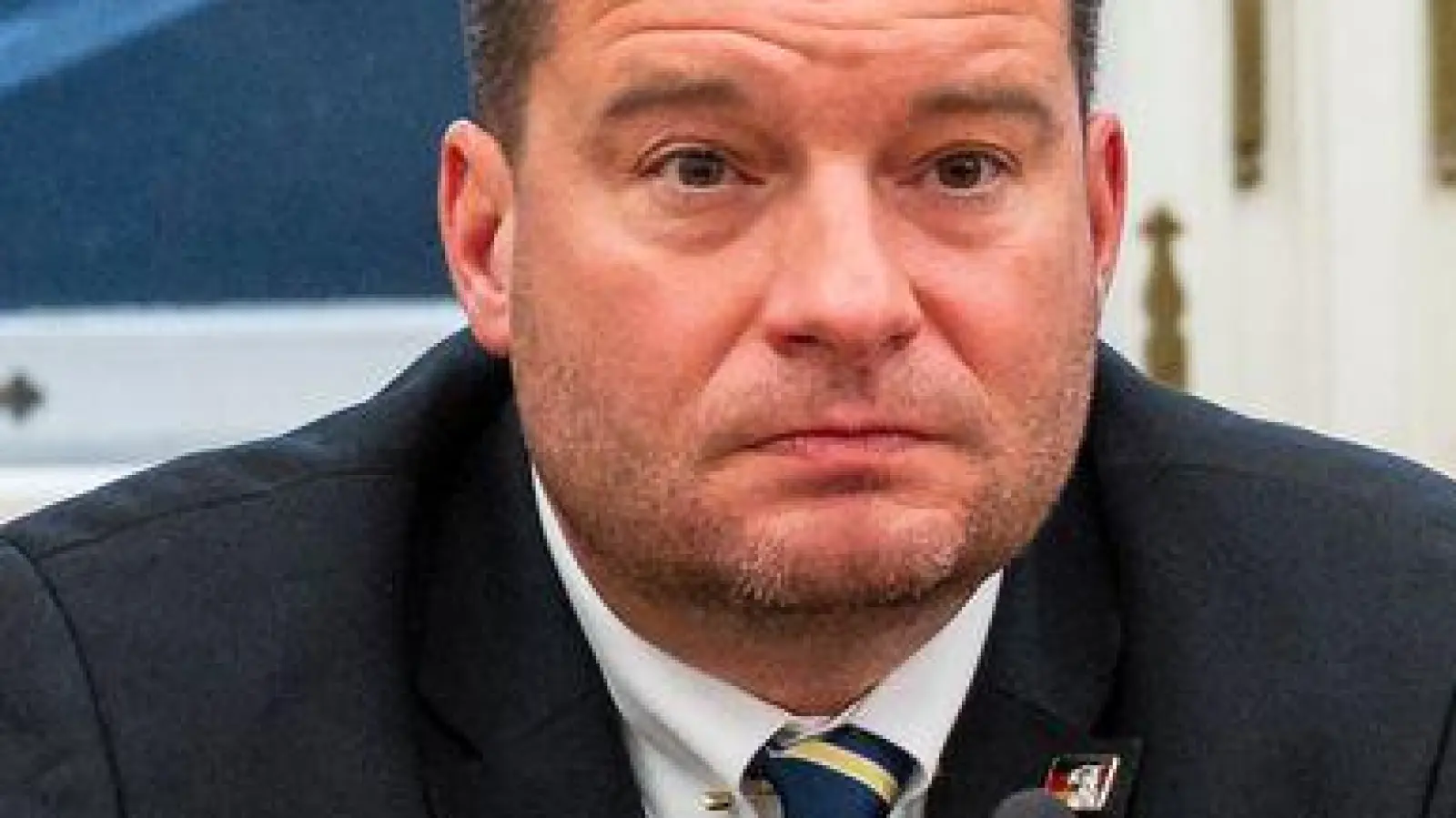 Der Angeklagte ließ sich durch drei Anwälte vertreten. (Foto: Daniel Vogl/dpa)