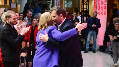 Klingbeil und Bas gaben den Auftakt für die Arbeit am SPD-Grundsatzprogramm. (Foto: Sebastian Christoph Gollnow/dpa)