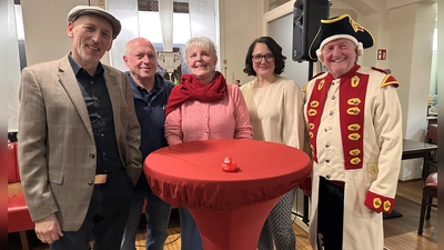 Sorgten für einen humorvollen Auftakt der Fastenzeit (von links): Peter Cahn, Friedemann Emmert, Elke Held, Anja Schmidt-Wagemann und „Bläserbub” Paul Beitzer. (Foto: Martina Haas)
