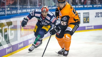 Button (r) verlängert in Augsburg. (Archivbild) (Foto: Andreas Gora/dpa)