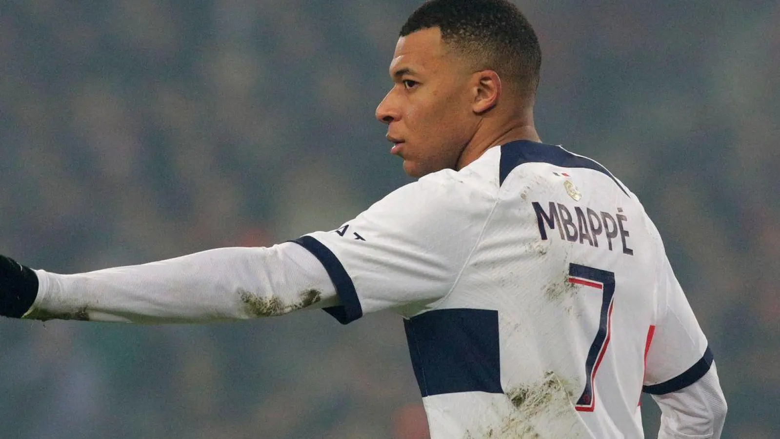 Es gibt weiter Spekulationen um PSG-Star Kylian Mbappé. (Foto: Michel Spingler/AP/dpa)