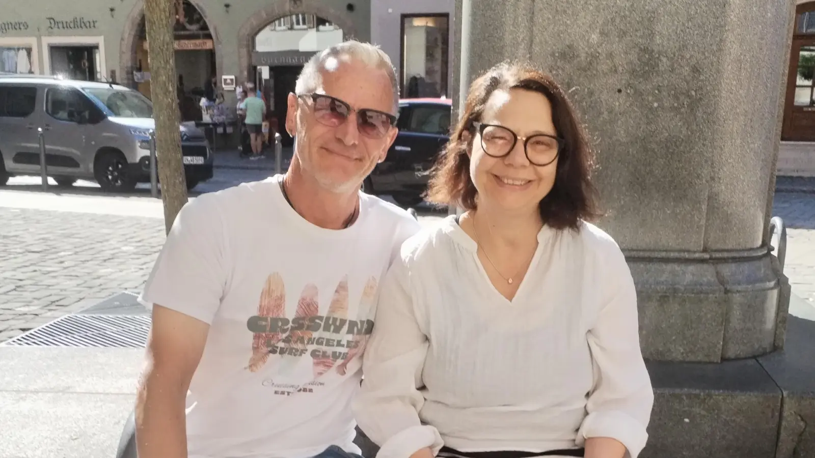 Die Würzburger Gerd Flurschütz und Angelika Genheimer erinnern sich gerne an ihre Schulzeit. (Foto: Michaela Krauth)