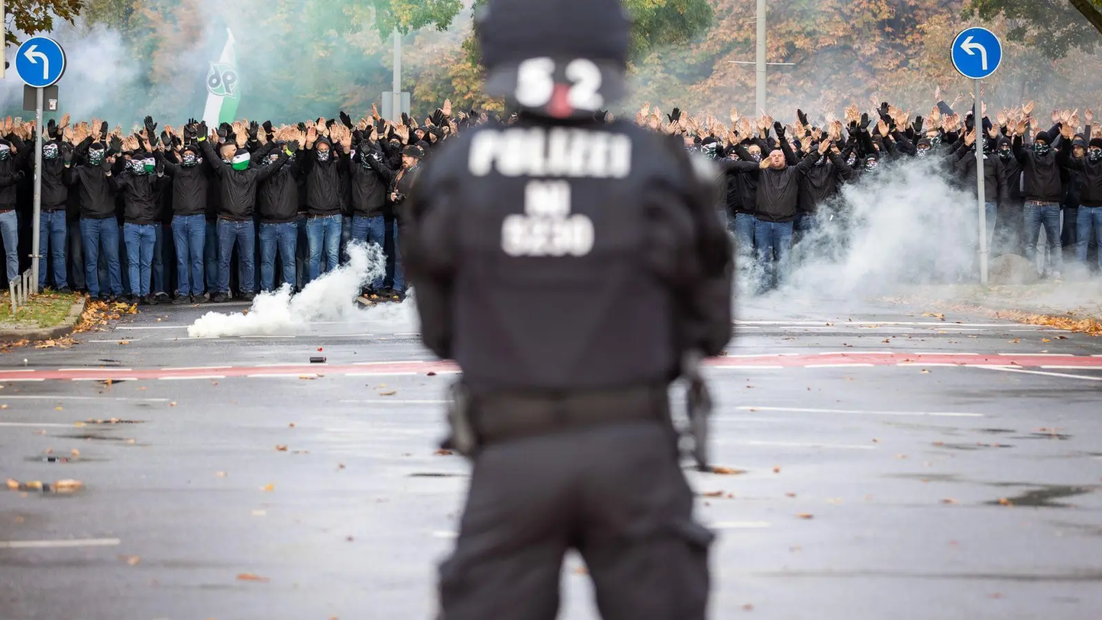 Bei der Beteiligung der Clubs an den Polizeikosten für Hochrisikospiele sind die Bundesländer weiter uneinig. (Foto: Moritz Frankenberg/dpa)