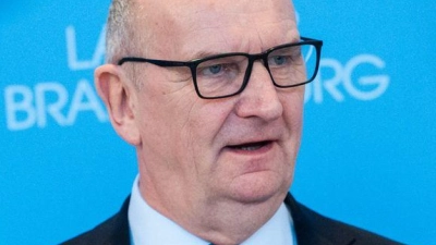 Brandenburgs Ministerpräsident Dietmar Woidke (SPD) erklärt die Koalition mit dem BSW für beendet.  (Foto: Christophe Gateau/dpa)