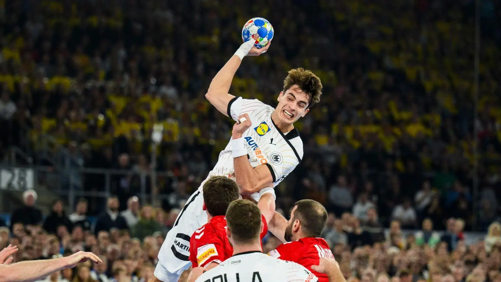 Will auch gegen Nordmazedonien überzeugen: Deutschlands Julian Köster. (Foto: Tom Weller/dpa)