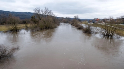 Der Main führt Hochwasser. (Foto: Pia Bayer/dpa)