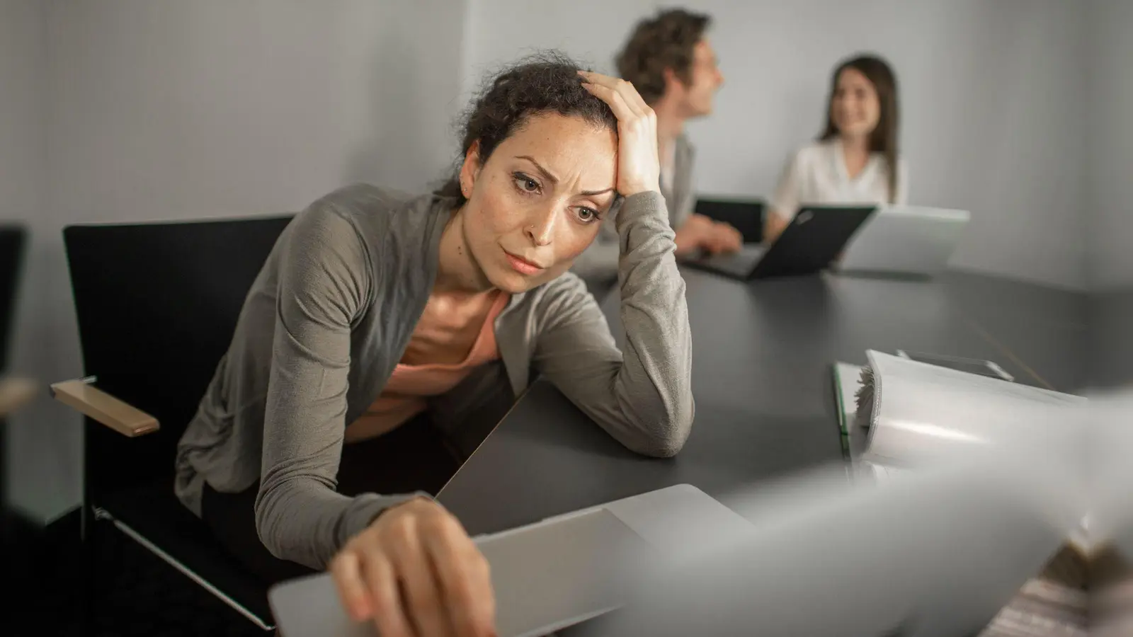 Kann man die Mail so abschicken oder klingt das komisch? Manche Beschäftigte zerbrechen sich über solche Fragen stundenlang den Kopf. (Foto: Klaus-Dietmar Gabbert/dpa-tmn)