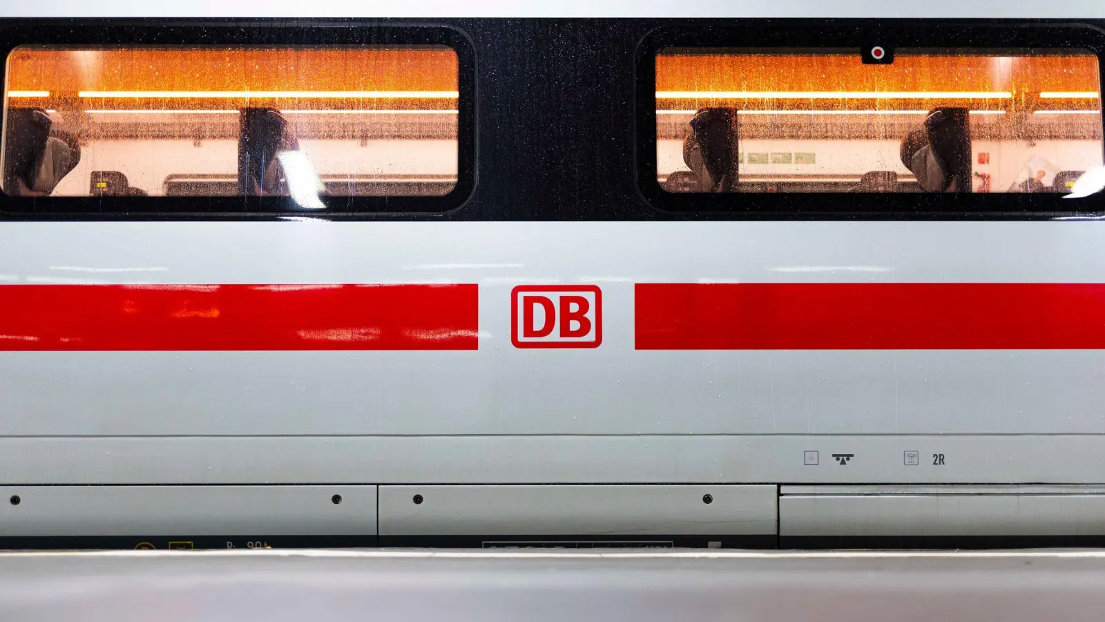 Der ICE fuhr in Fulda einfach durch. (Symbolbild) (Foto: Michael Matthey/dpa)