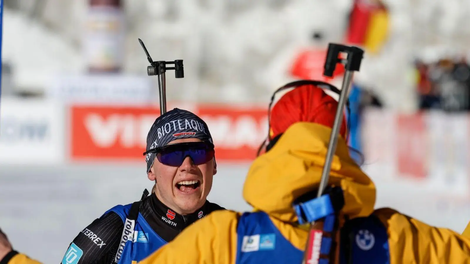 Justus Strelow und Vanessa Voigt haben das Single-Mixed-Rennen beim Weltcup in Antholz gewonnen. (Foto: Alessandro Trovati/AP/dpa)