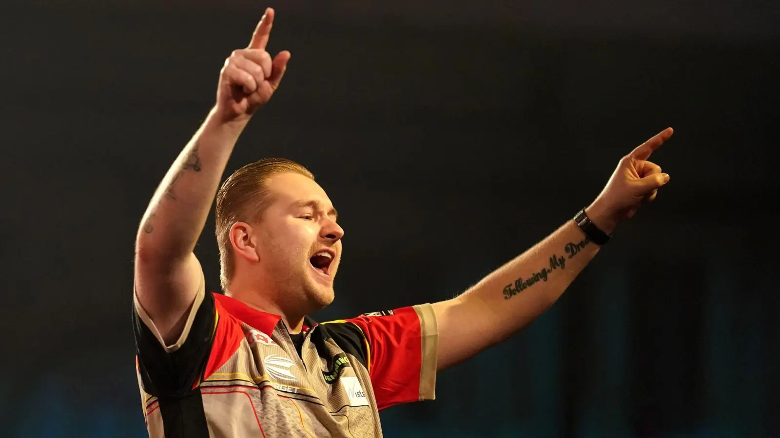 Steht bei der Darts-WM im Halbfinale: Dimitri Van den Bergh. (Foto: Zac Goodwin/PA Wire/dpa)