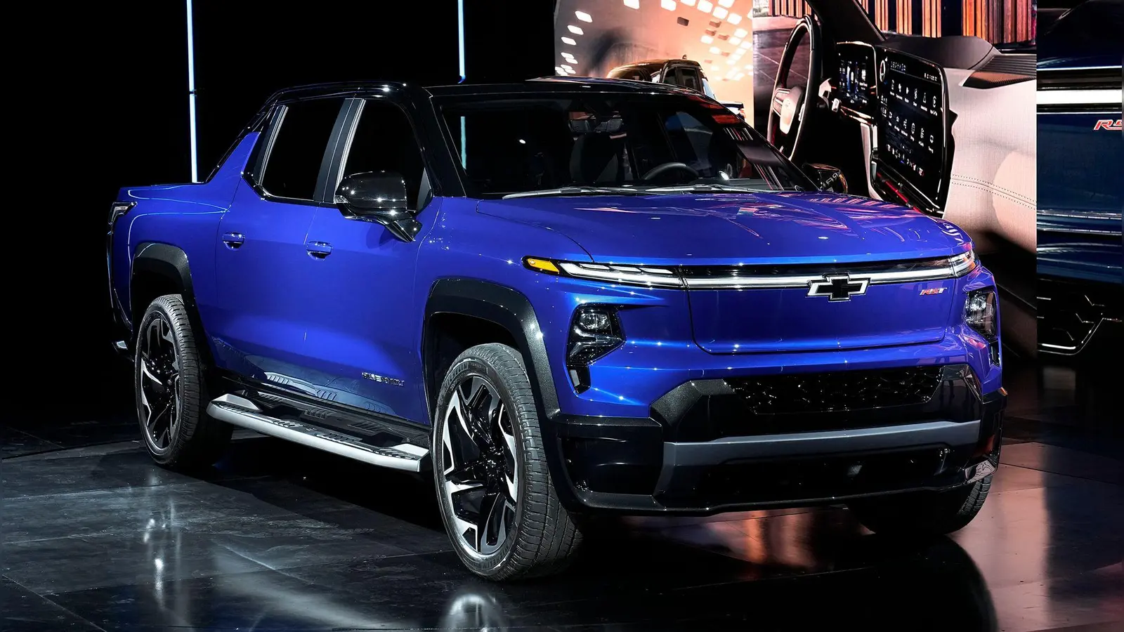 Mit Fahrzeugen wie dem Chevy Silverado EV wollte GM auch die in Amerika populären Pickups elektrifizieren. (Archivbild)  (Foto: Paul Sancya/AP/dpa)