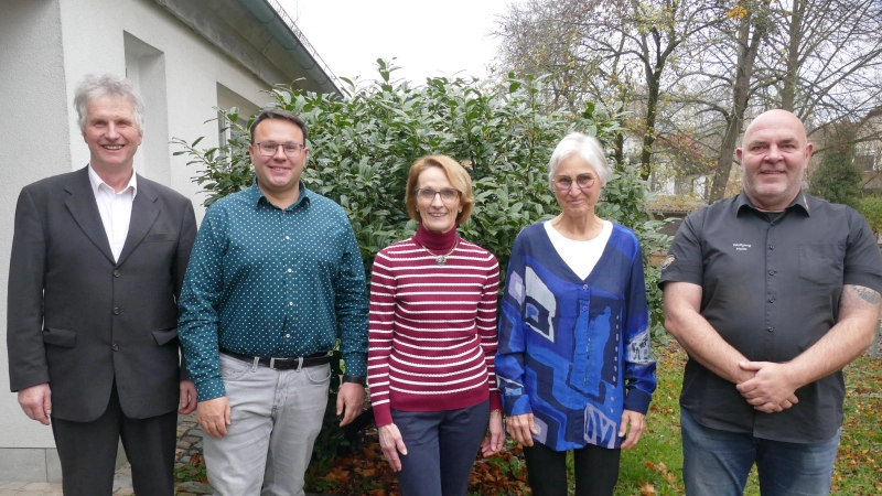 Trugen zum Obernzenner Gesundheitstag bei (von links): Günther Enzner, Vorsitzender des Diakonievereins „Oberer Zenngrund“, mit den Referenten des Nachmittags Martin Hundertschuh, Christa Hegwein-Schlegel, Angela Netal und Wolfgang Heide. (Foto: Helmut Meixner)