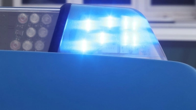 Die B289 war zur Reinigung der Straße mehrere Stunden gesperrt. (Symbolbild) (Foto: Bodo Schackow/dpa)