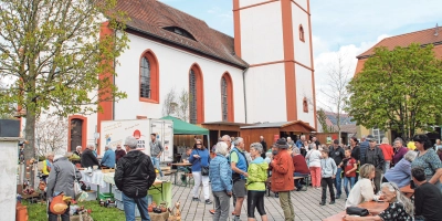 Neben buntem Markttreiben bieten Vereine, Gaststätten, Winzerstuben oder Vinotheken kulinarische Köstlichkeiten an. (Foto: Hans-Bernd Glanz)