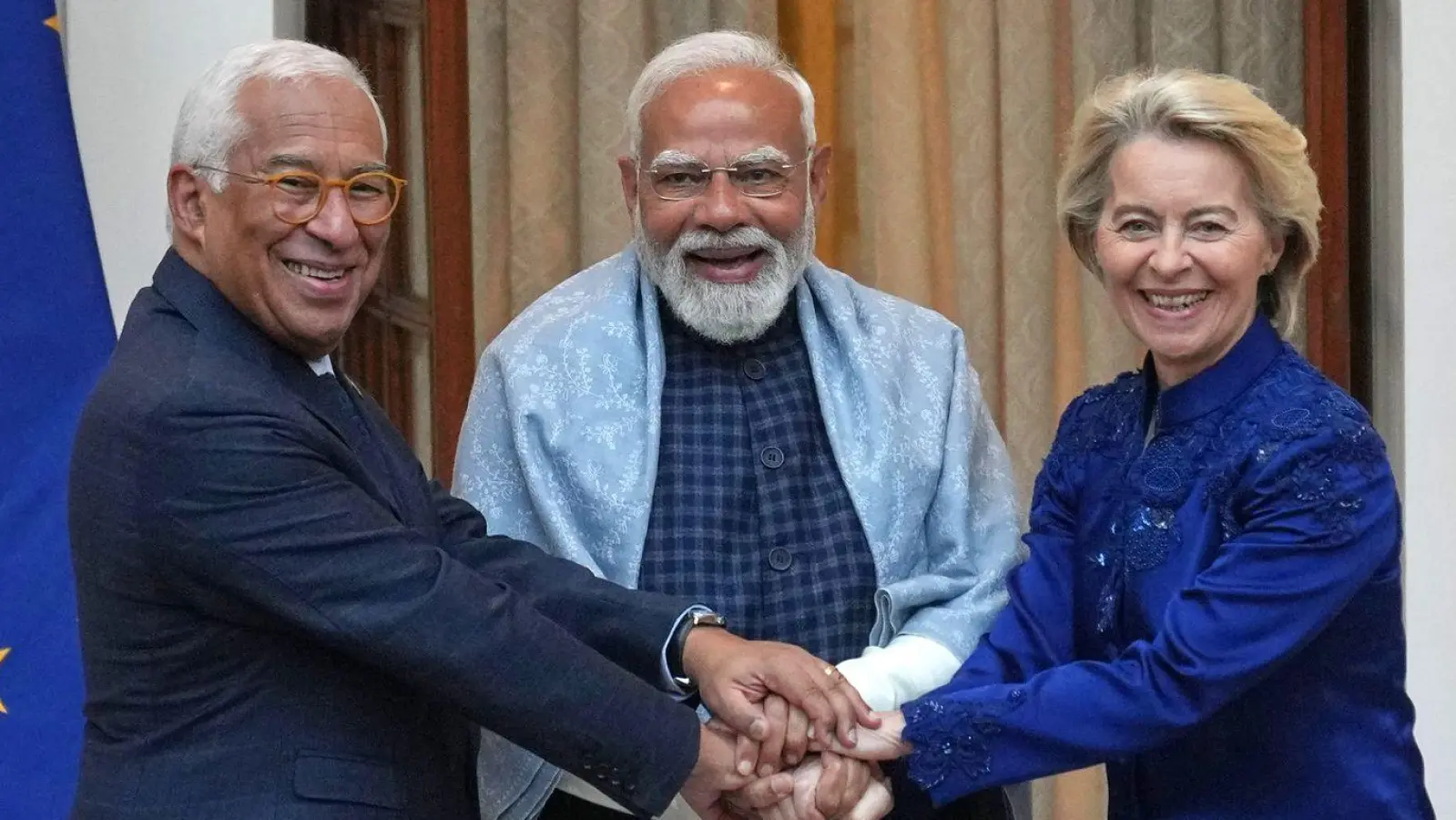 Feiern den erfolgreichen Abschluss der Freihandelsgespräche: EU-Ratspräsident António Costa (l), der indische Ministerpräsident Narendra Modi und EU-Kommissionspräsidentin Ursula von der Leyen. (Foto: Manish Swarup/AP/dpa)