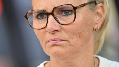 Hat klare Worte gegen Hasskommentare gegen eine ihrer Spielerinnen gefunden: Sarina Wiegman. (Foto: Sebastian Christoph Gollnow/dpa)