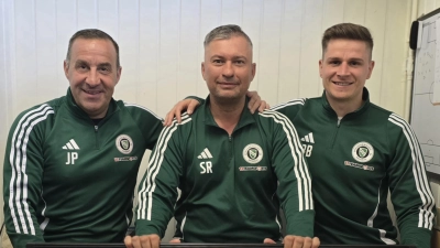 Bleiben der SpVgg Ansbach erhalten, von links: Jürgen Paul, Steed Ray, Bernd Botsch. (Foto: Tina Deißler)