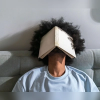 Psychoedukation kann entlasten – doch zu viel Beschäftigung mit der eigenen Psyche birgt Risiken. (Foto: Vasily Pindyurin/Westend61/dpa-tmn)
