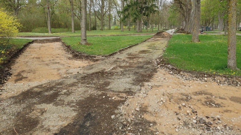 Die Wege im Kurpark werden aktuell saniert. (Foto: Katrin Merklein)