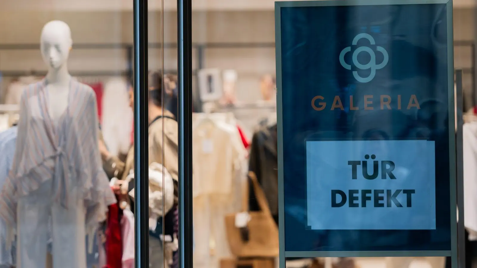 Die Kaufhauskette Galeria ist derzeit ein prominentes Beispiel für Insolvenzen. Die meisten Fälle sind deutlich kleiner. (Foto: Archiv)  (Foto: Rolf Vennenbernd/dpa)