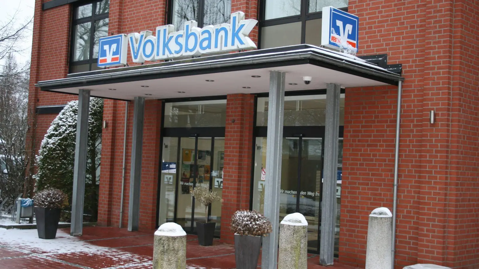 In Stuhr nahe Bremen sind etliche Schließfächer einer Bank aufgebrochen worden. (Foto: Kai Moorschlatt/dpa)