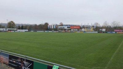 Noch können aus Ansbach keine Abendspiele im Netz übertragen werden. Auf Anordnung des Bayerischen Fußballverbandes muss der Verein deshalb eine Flutlichtanlage auf seinem Hauptplatz bauen. (Foto: Florian Pöhlmann)