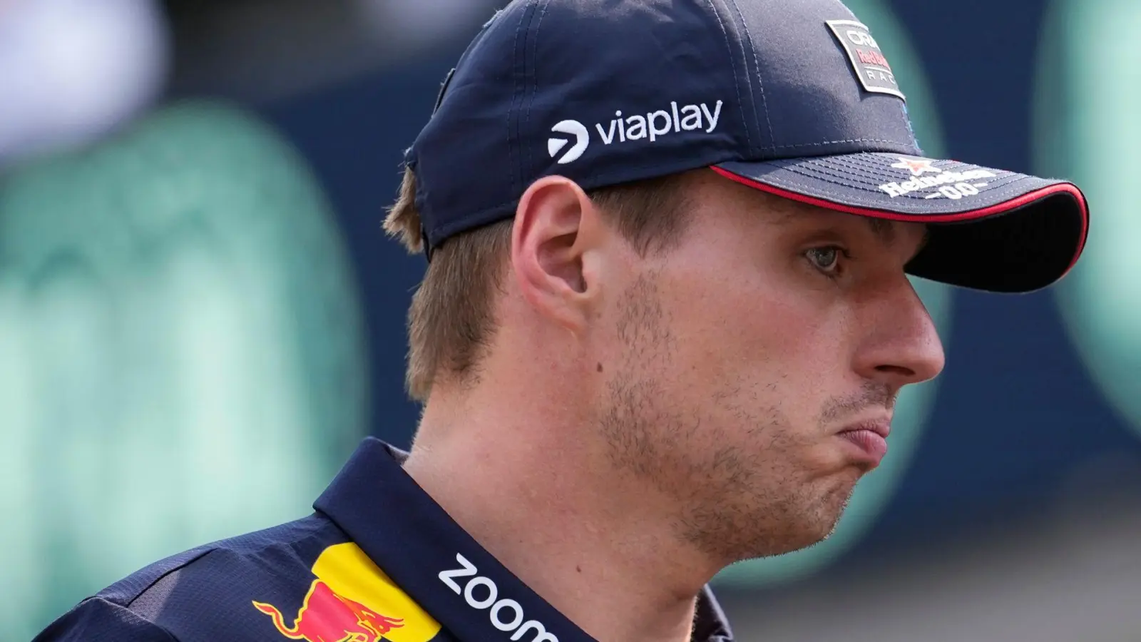 Max Verstappen hat kein Verständnis für seine Schimpfwort-Strafe. (Foto: Luca Bruno/AP/dpa)