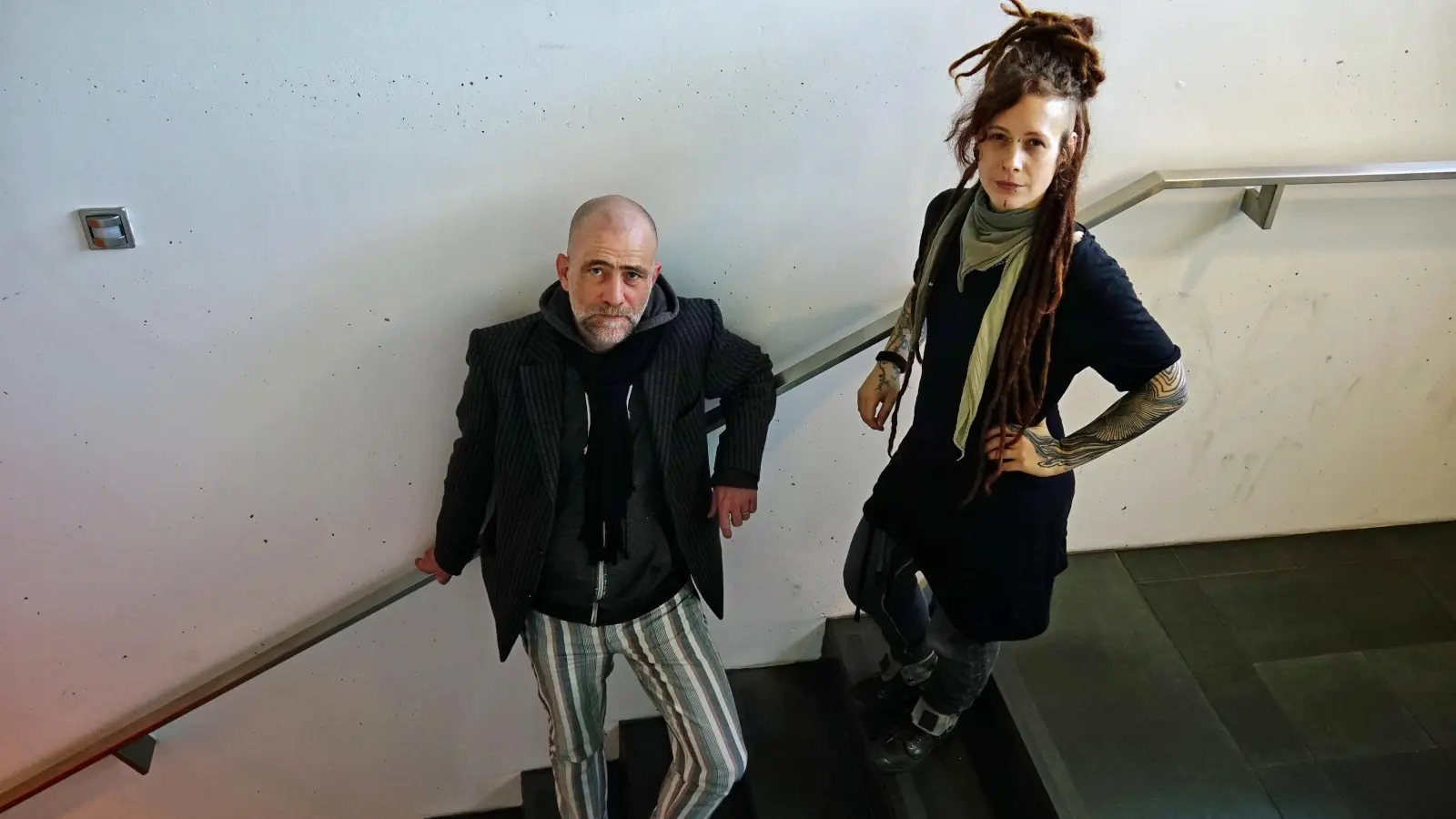 Bringen „Adolf – Der Bonker” auf die Bühne: Robert Arnold, der Regie führt, und Tame Priwitzer, die Bühnenbild und Kostüme entworfen hat. (Foto: Elke Walter)