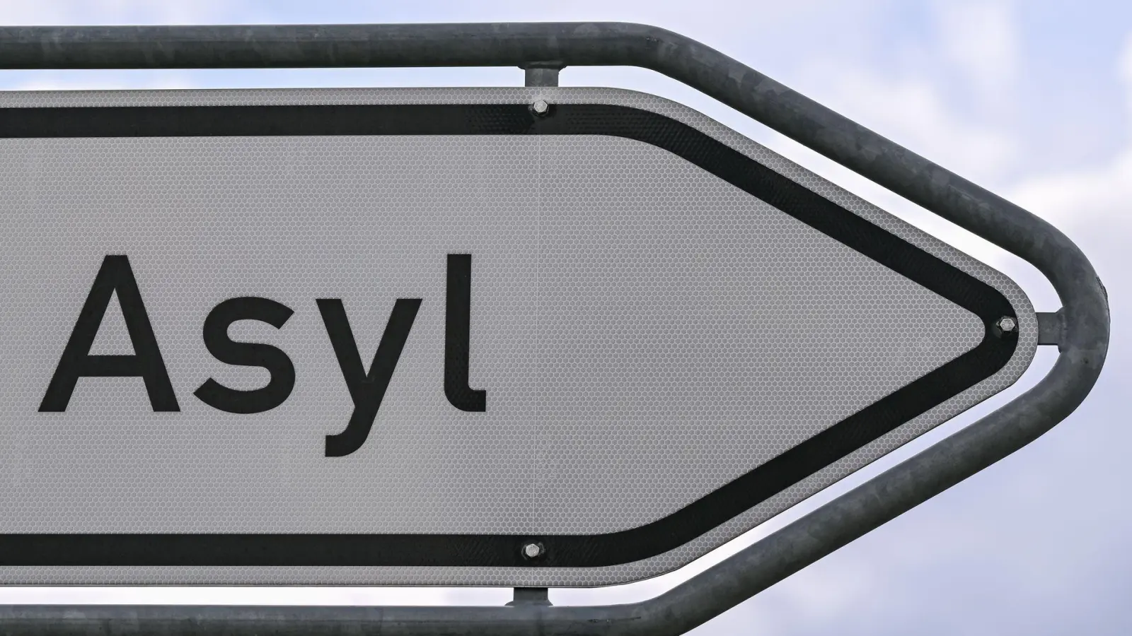 Weniger Menschen kommen in Erstaufnahmeeinrichtungen an. (Symbolbild) (Foto: Patrick Pleul/dpa)