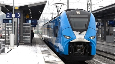 Der Zugverkehr des Betreibers Go-Ahead läuft zwischen Würzburg, Ansbach und München derzeit nur eingeschränkt. Fahrzeuge des Herstellers Siemens wurden durch Eis beschädigt. (Foto: Jim Albright)