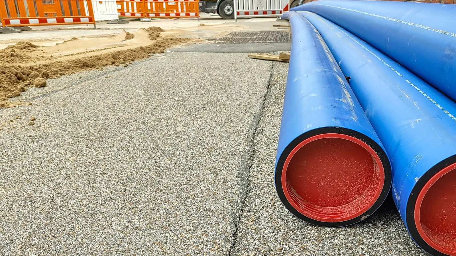 Die Trinkwasserversorgung in den Außenorten ist nun abgeschlossen, meldet die Stadt. Dafür wurden hunderte Meter Rohre verlegt. (Foto: Stadt Feuchtwangen/Rebecca Weber)