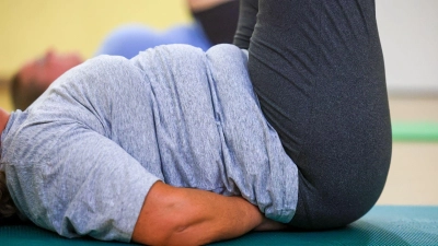 Es gibt viele Angebote, die beim Abnehmen helfen. (Illustration) (Foto: Jan Woitas/dpa)