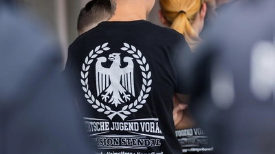Bei den Durchsuchungen gegen mutmaßliche junge Rechtsextremisten gibt es die meisten Beschuldigten in Nordrhein-Westfalen. (Archivbild)  (Foto: Christoph Soeder/dpa)