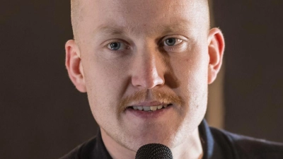 Maximilian Märkl, Sprecher der Identitären Bewegung Deutschland, trat kürzlich an der Seite von IB-Führungsfigur Martin Sellner in Brandenburg auf.  (Foto: Frank Hammerschmidt/dpa)