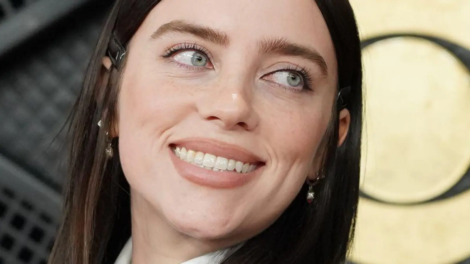 Popstar Billie Eilish lehnt eigenen Worten zufolge Schönheitsoperationen für sich ab. (Archivbild) (Foto: Jordan Strauss/Invision/AP/dpa)