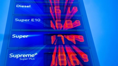 Die Spritpreise sind zum Jahreswechsel deutlich gestiegen.  (Foto: Jens Büttner/dpa)