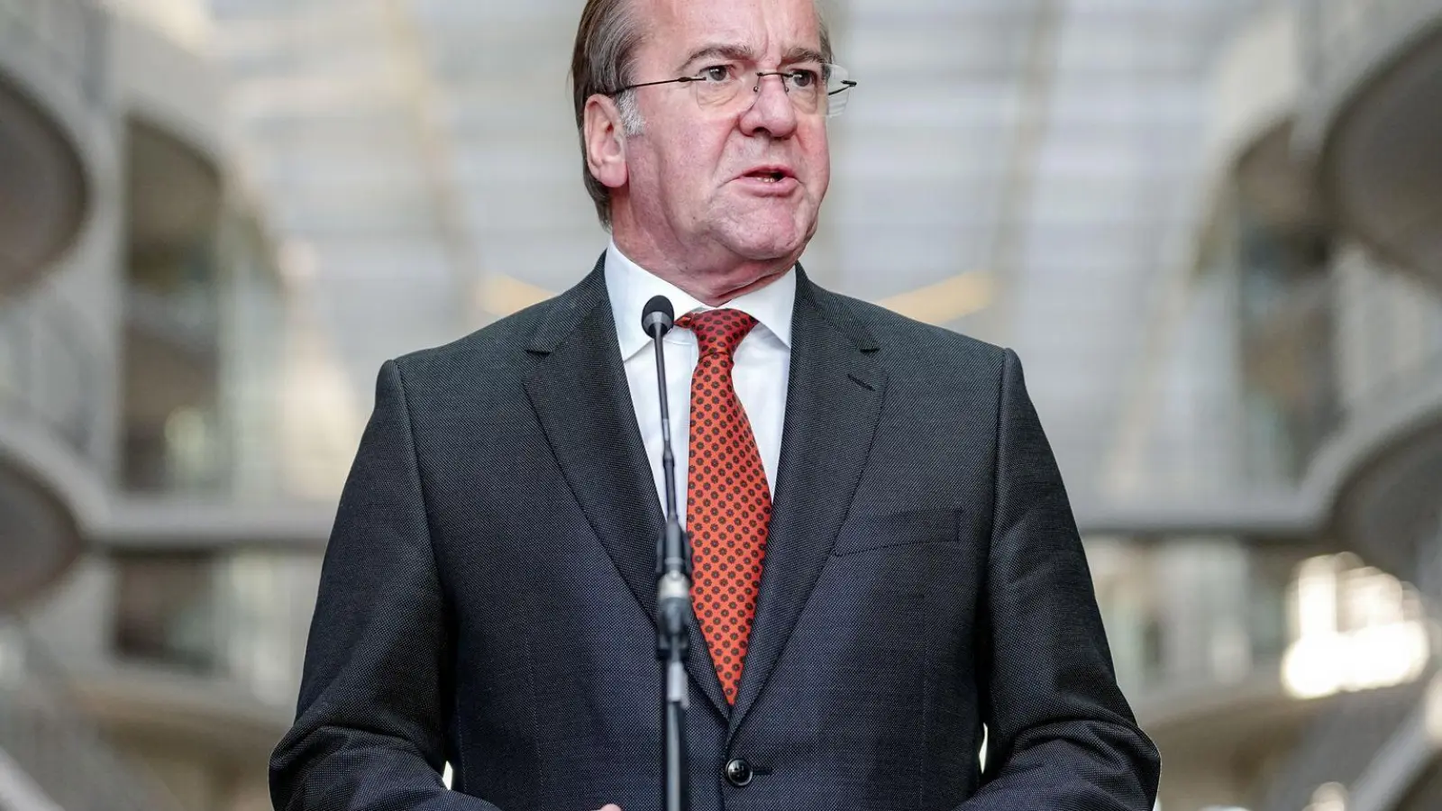 Verteidigungsminister Boris Pistorius (SPD) unterstreicht die Opfer deutscher Soldaten im Afghanistan-Einsatz. (Archivbild) (Foto: Kay Nietfeld/dpa)