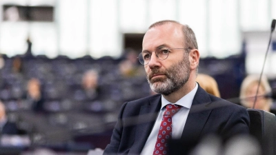 Manfred Weber sitzt im Gebäude des Europäischen Parlaments. (Foto: Philipp von Ditfurth/dpa/Archivbild)