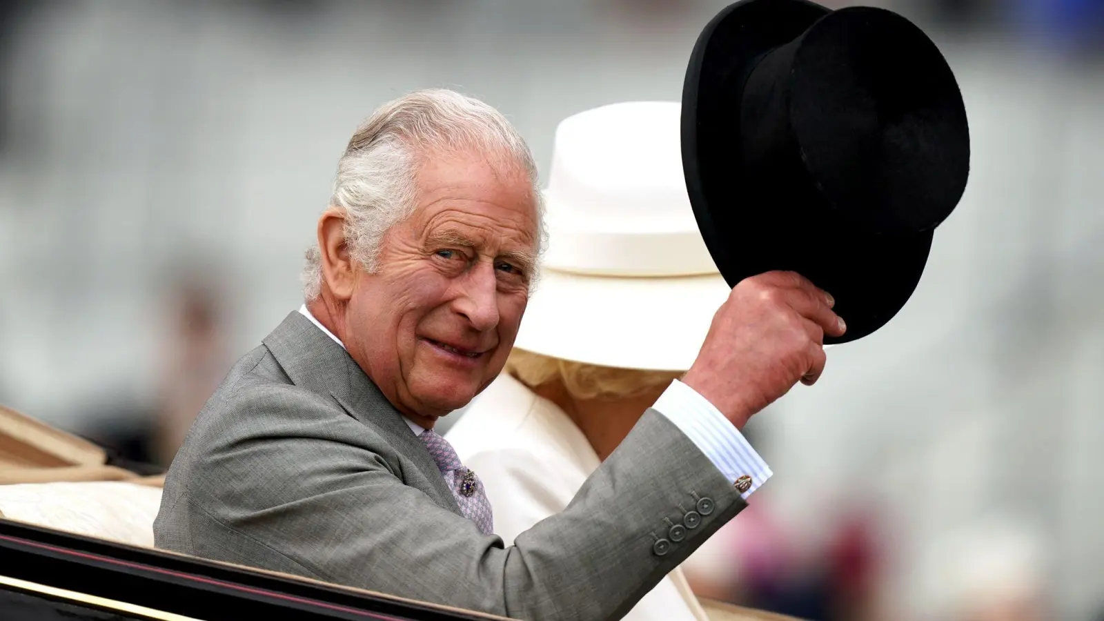 König Charles III. gilt als leidenschaftlicher Gärtner. (Foto: John Walton/PA Wire/dpa)