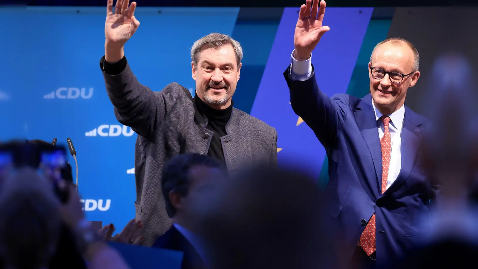 Markus Söder und Friedrich Merz wollen auf dem CSU-Parteitag wieder Einigkeit demonstrieren. (Archivfoto) (Foto: Oliver Berg/dpa)