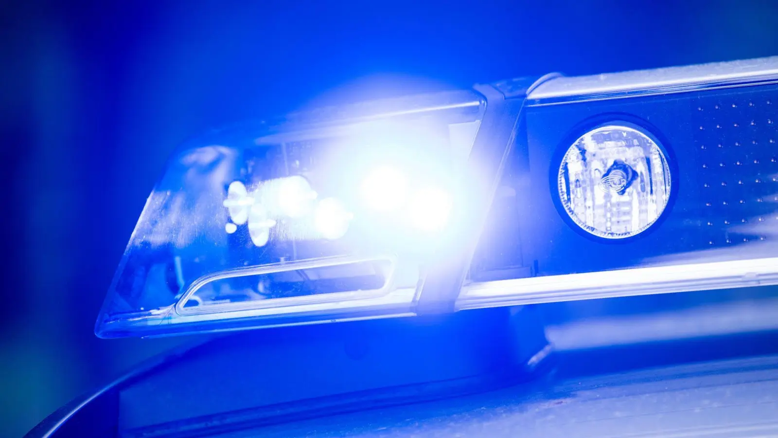 Bei dem Unfall ist eine 16-jährige Motorradfahrerin schwer verletzt worden. (Symbolbild) (Foto: Lino Mirgeler/dpa)