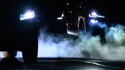 Die EU-Kommission will vom 100-Prozent-Reduktionsziel für Autos beim klimaschädlichen CO2-Ausstoß abrücken. (Symbolbild) (Foto: Robert Michael/dpa)