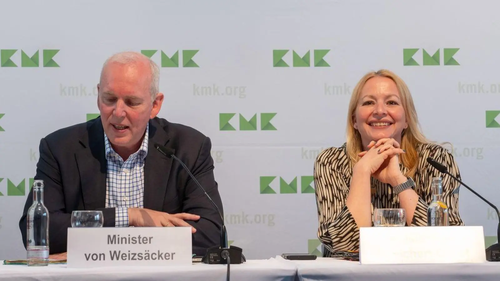 Staatssekretärin Sabine Döring aus dem Bundesministerium für Bildung und Forschung (l-r), Saarlands Wissenschaftsminister Jakob von Weizsäcker, die saarländische Bildungsministerin Christine Streichert-Clivot und Schleswig-Holsteins Bildungsministerin Karin Prien bei der Kultusministerkonferenz im Weltkulturerbe Völklinger Hütte. (Foto: Harald Tittel/dpa)