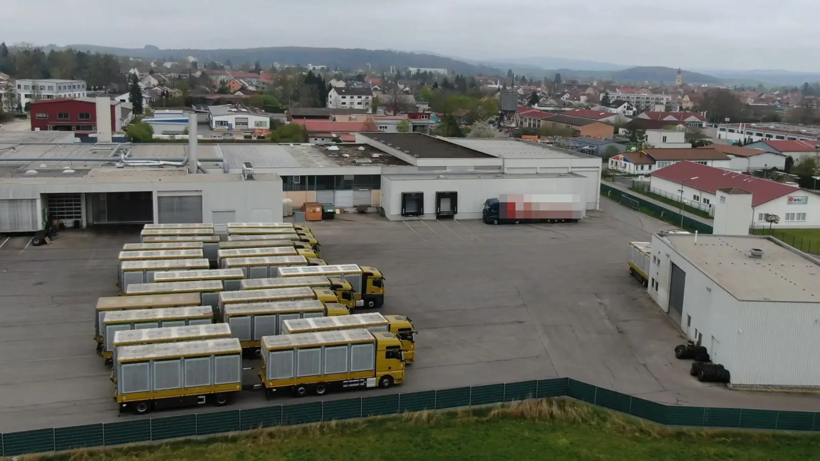 In einem Schlachthof in Wassertrüdingen ist es in der Vergangenheit zu Tierquälerei gekommen. Die Staatsanwaltschaft Ansbach hat sieben Strafbefehle gegen Mitarbeitende beantragt. (Archivbild: Aninova.org)