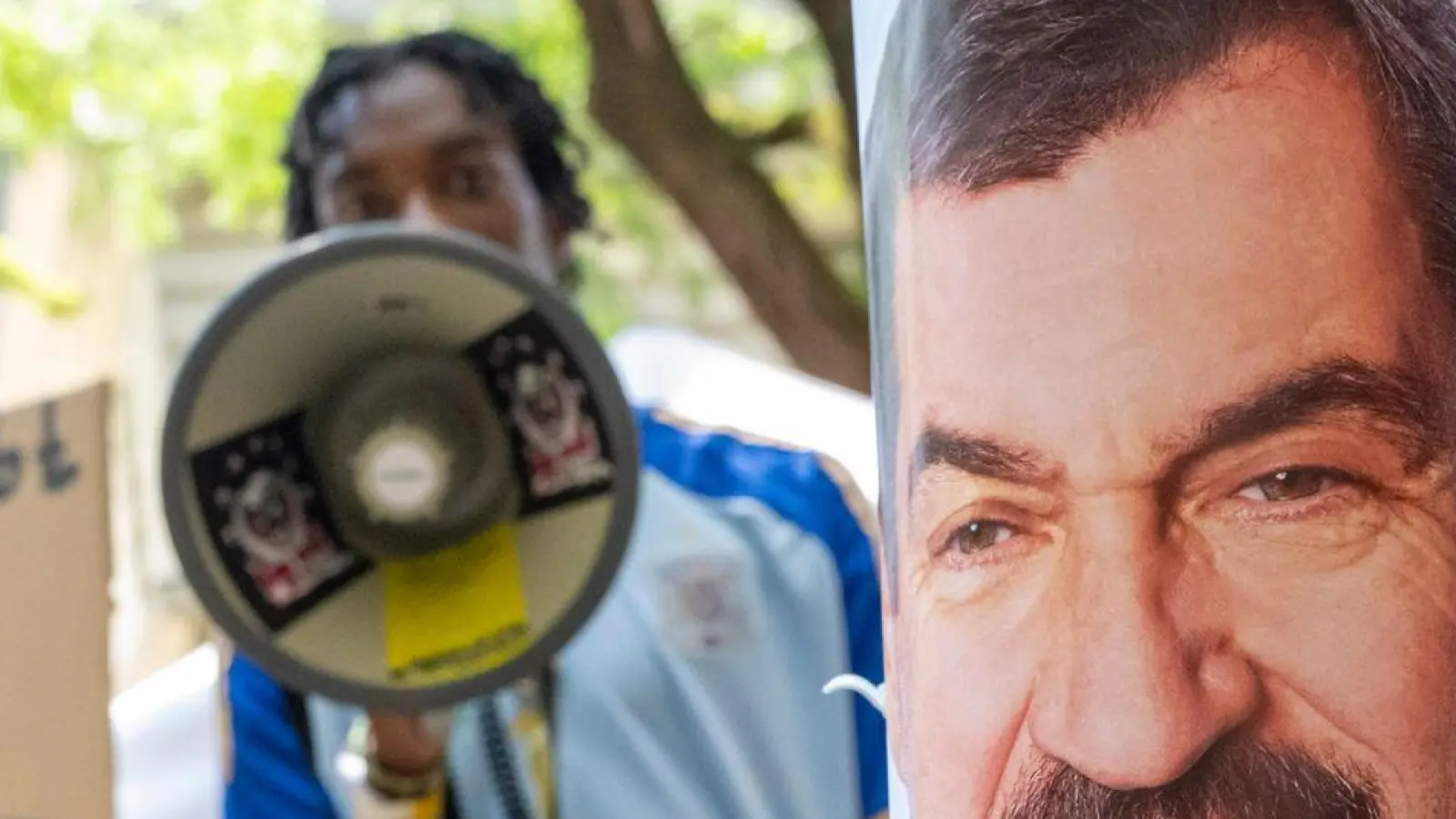 Bayerns Ministerpräsident Markus Söder (CSU) wurde wegen des Festhaltens an unangekündigten Tests zum Ziel des Protests. (Foto: Peter Kneffel/dpa)