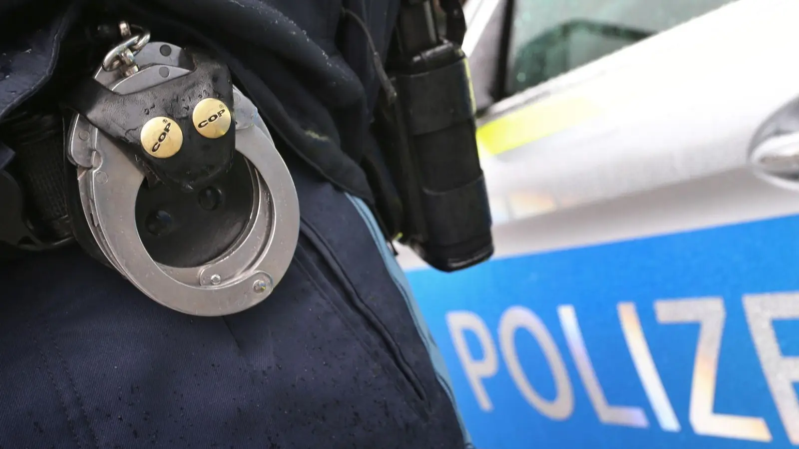 Die Polizei ermittelt nun wegen gefährlicher Körperverletzung, Bedrohung und eines Verstoßes gegen das Waffengesetz. (Symbolbild) (Foto: Karl-Josef Hildenbrand/dpa)