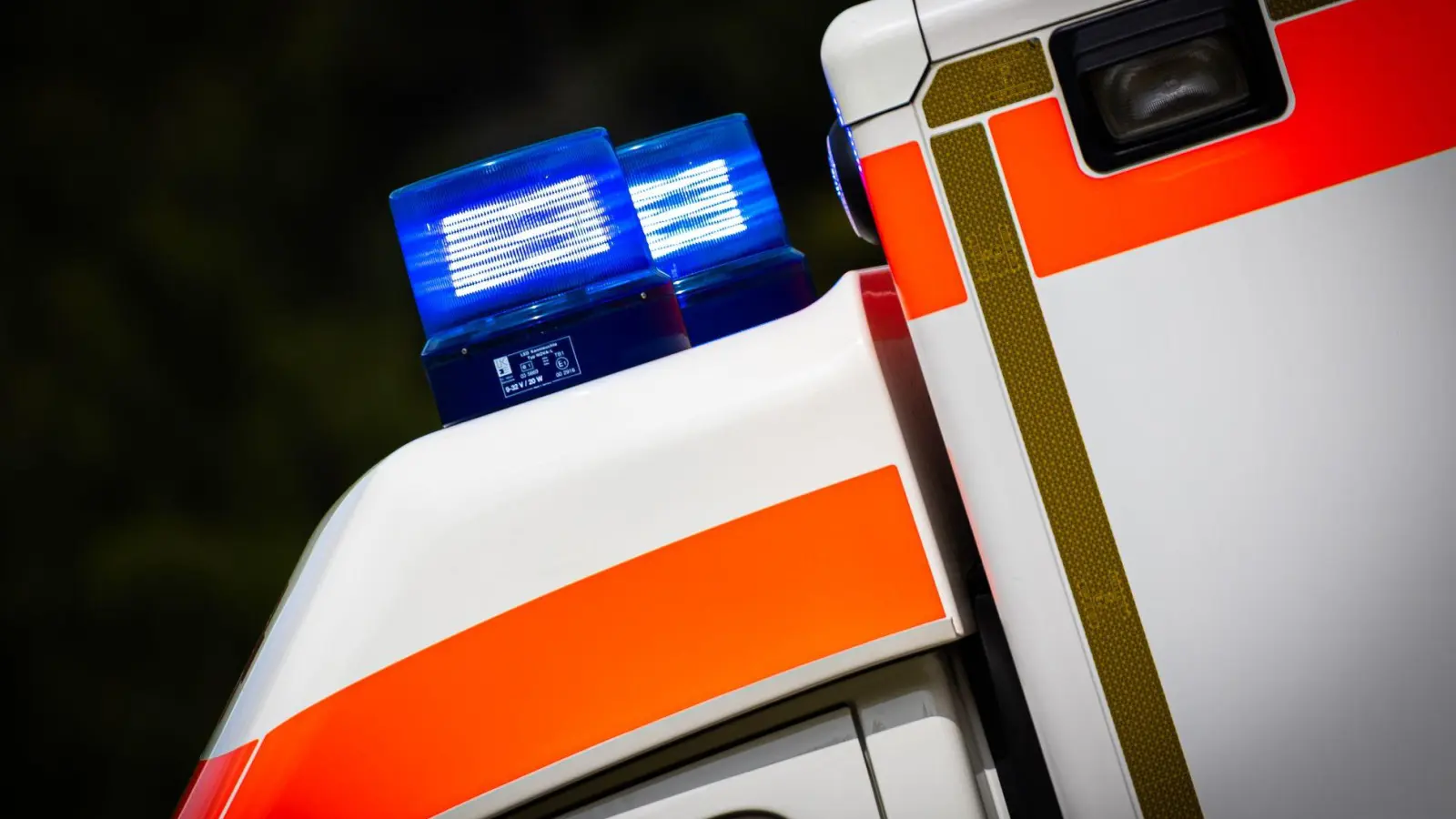 Der Rettungsdienst hat den Mann anschließend in ein Krankenhaus gebracht. (Symbolbild) (Foto: Moritz Frankenberg/dpa)