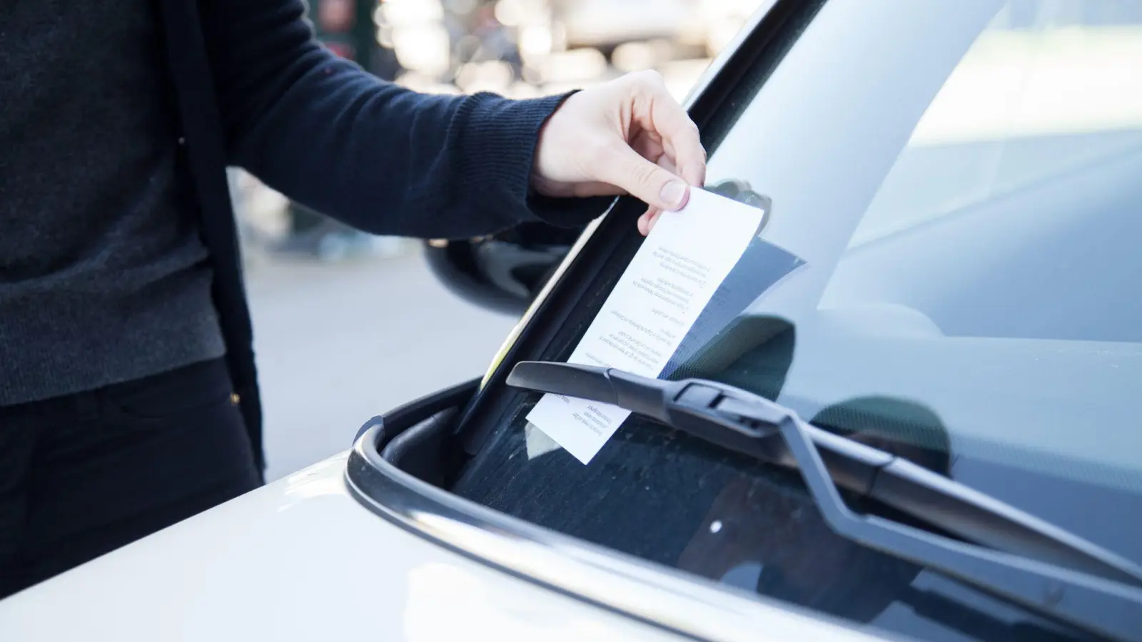 Die meisten Strafzettel gibt es in Neustadt für Parken ohne Parkschein. (Symbolbild: Christin Klose/dpa-tmn)