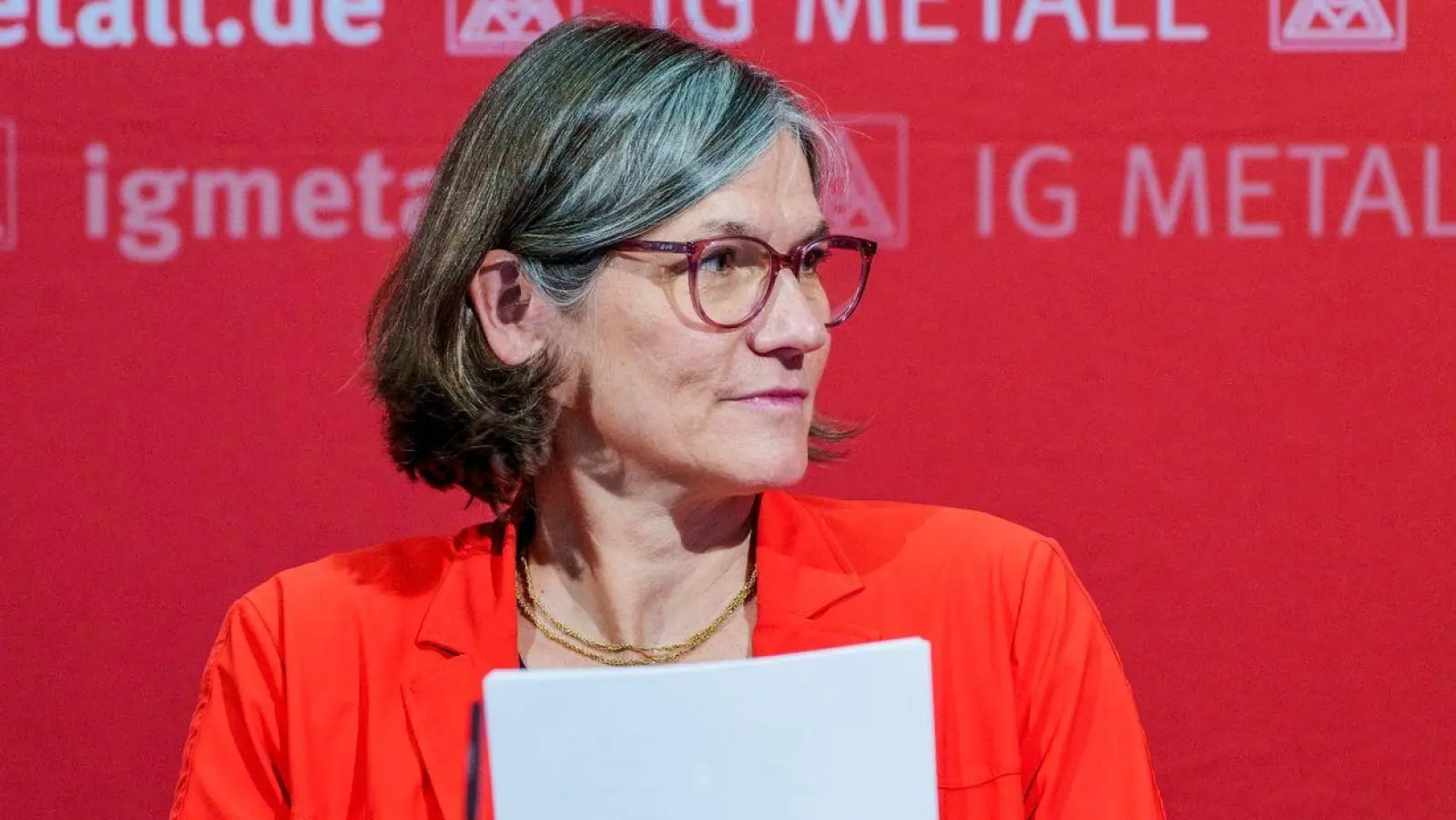 IG-Metall-Chefin Christiane Benner informiert über die Forderungsempfehlung für die anstehende Tarifrunde. (Foto: Andreas Arnold/dpa)